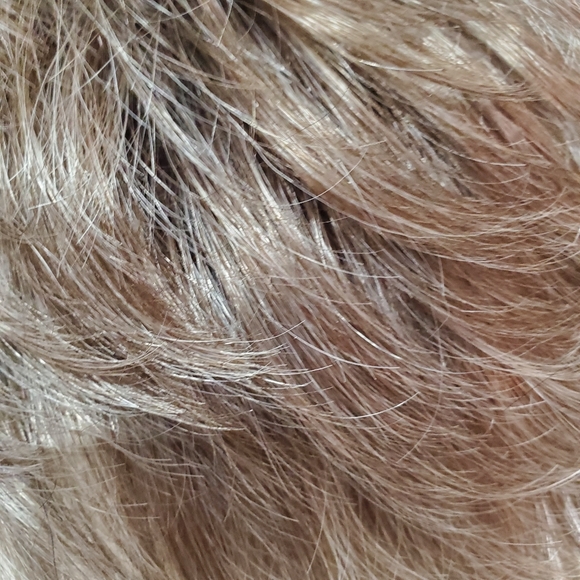 Envy Alyssa Wig. High-quality designer synthetic petite size cap. - Picture 5 of 9